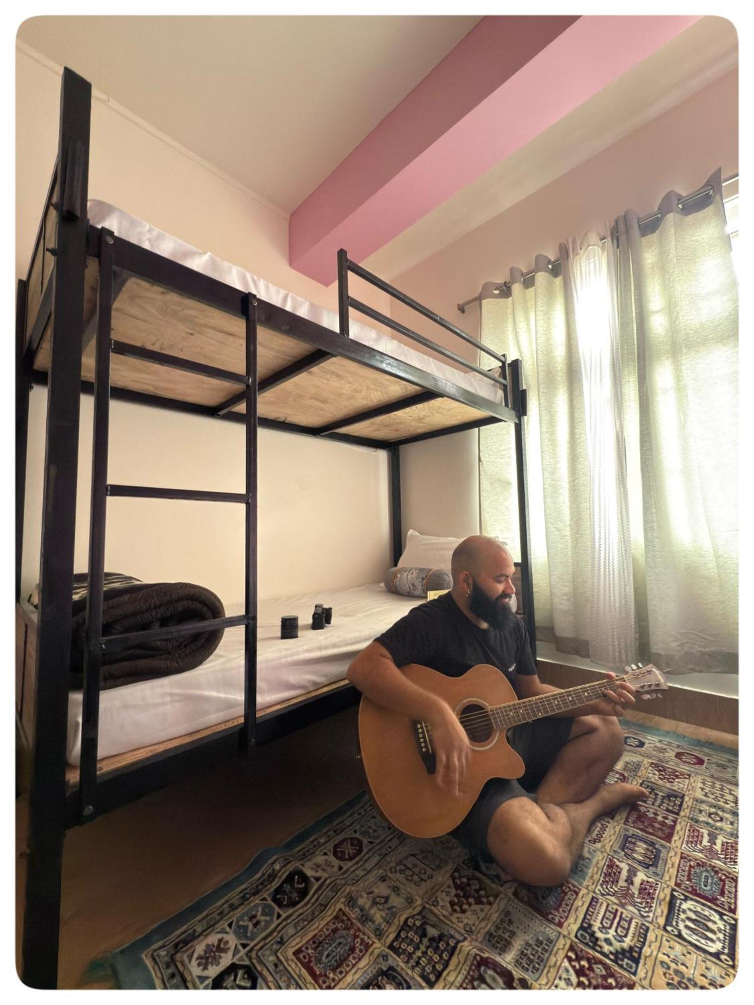 Stargaze Backpackers Shillong Vandrarhem Exteriör bild